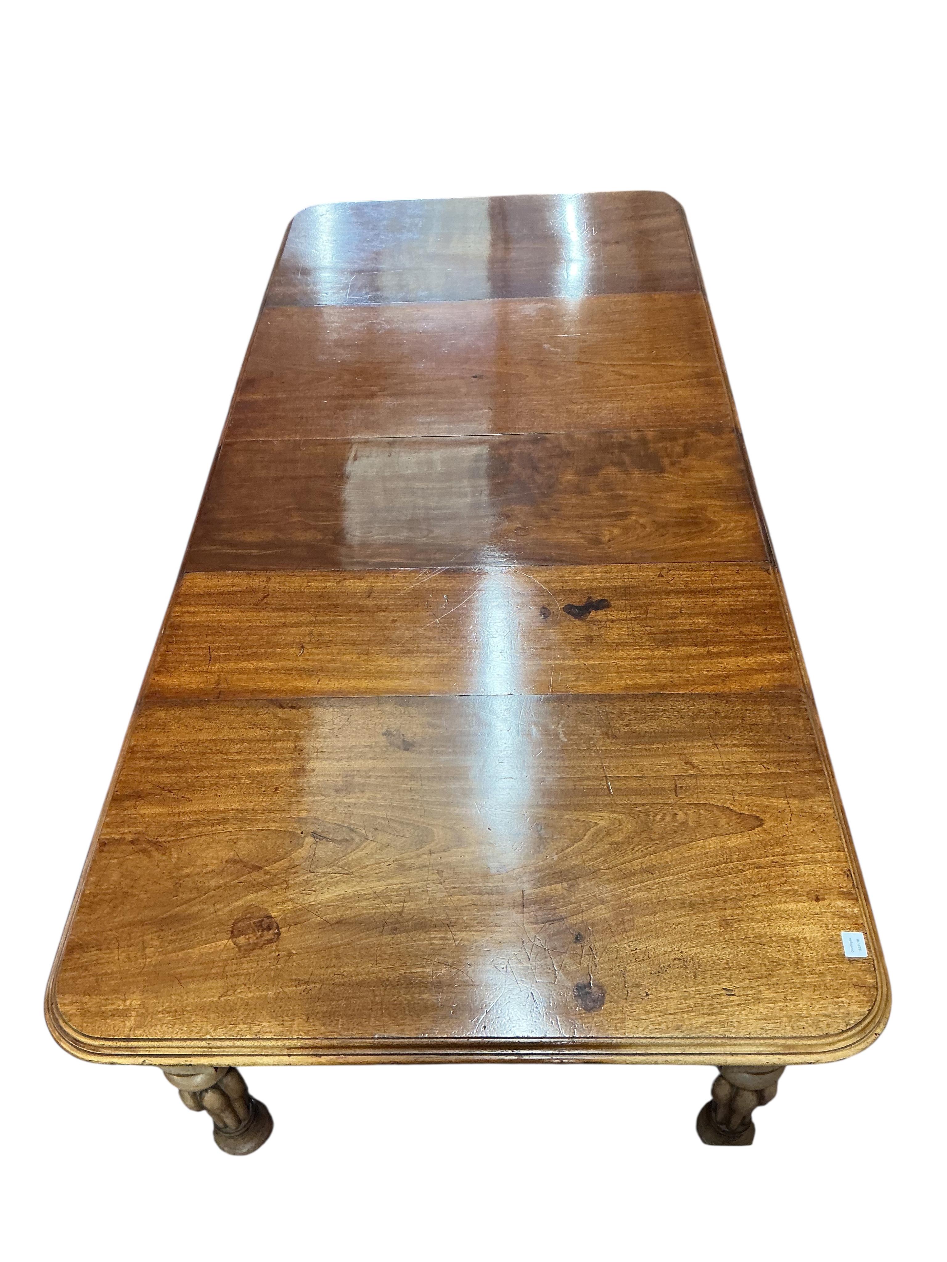 A Victorian mahogany extending dining table, width 285cm extended, three spare leaves